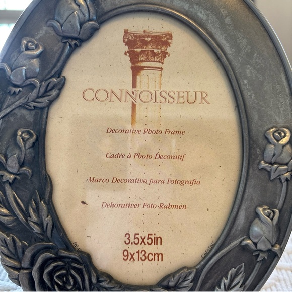 Connoisseur 2 Photo Frames Metal Silver Flowers & Leave Vines‎ Picture Holder - Picture 5 of 16